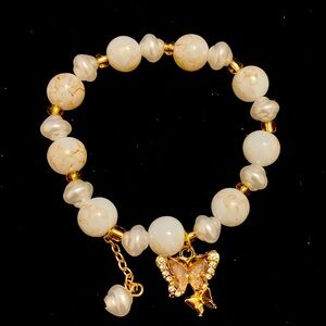 White and gold beaded butterfly charm bracelet #y2kaccessories 
20cm/7.87in